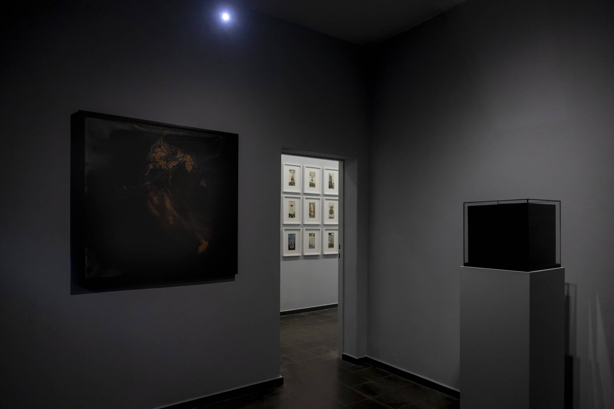 Image:from right to left: Jakob Mattner Alpha Studie, 2023, Kerstin Grimm Himmel und Erde 2023, Jakob Mattner aus der Serie Letzte Häuser, 1978