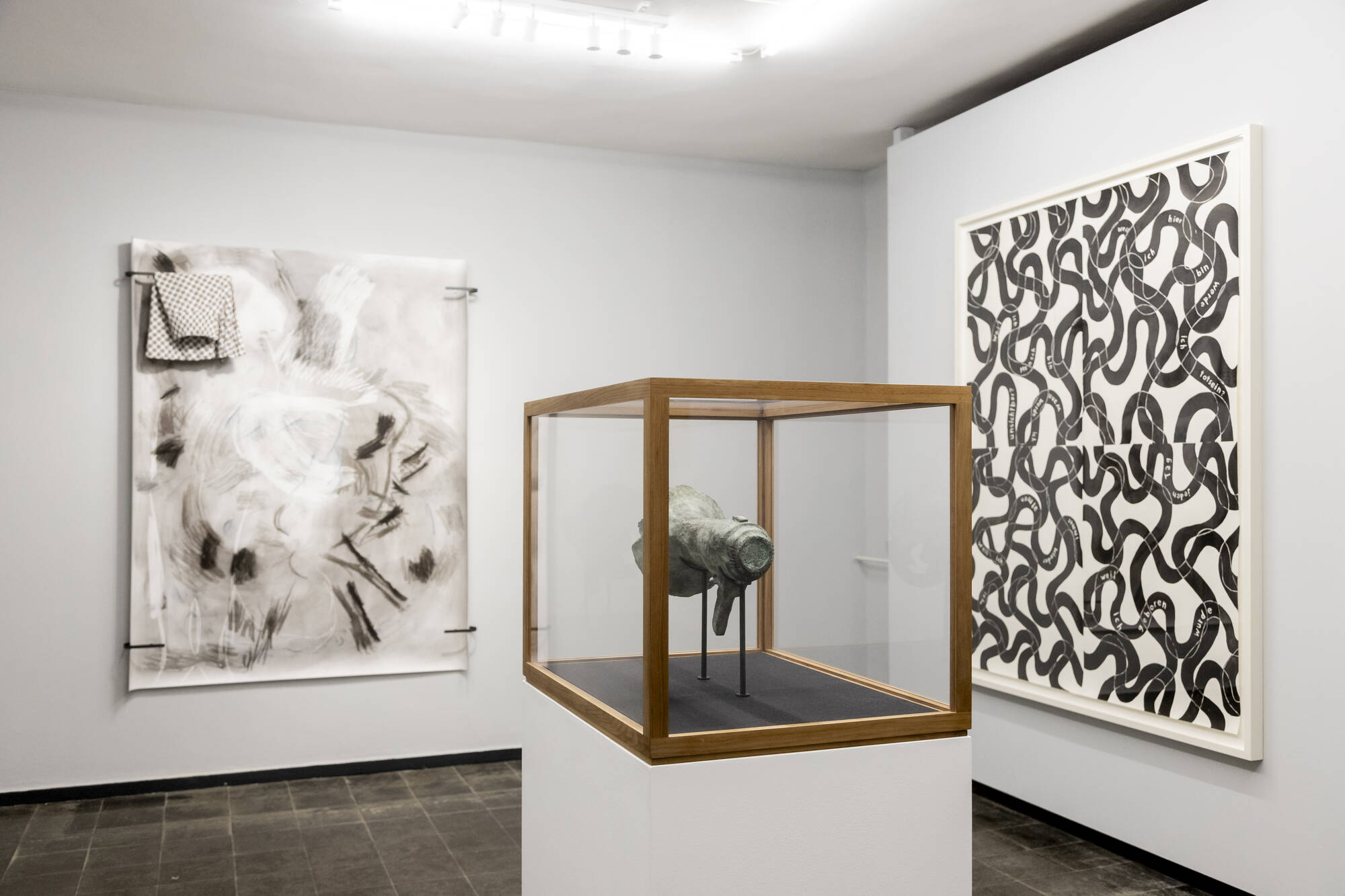 Image:from left to right: Stella Geppert Dans le corps des autres qui m’ont touché un jour, 2020, John Isaacs, The Architecture of Empathy, 2014, Martin Assig Liebfrauen Nr 3, 2018